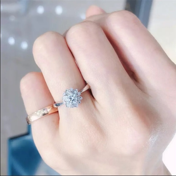 New Women’s 925 Silver Flower Diamond Ring - Picture 4 of 5